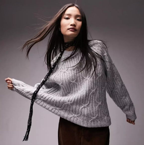 Topshop Knit Cable Raglan Oversized Sweater in Grey - Picture 2 of 3